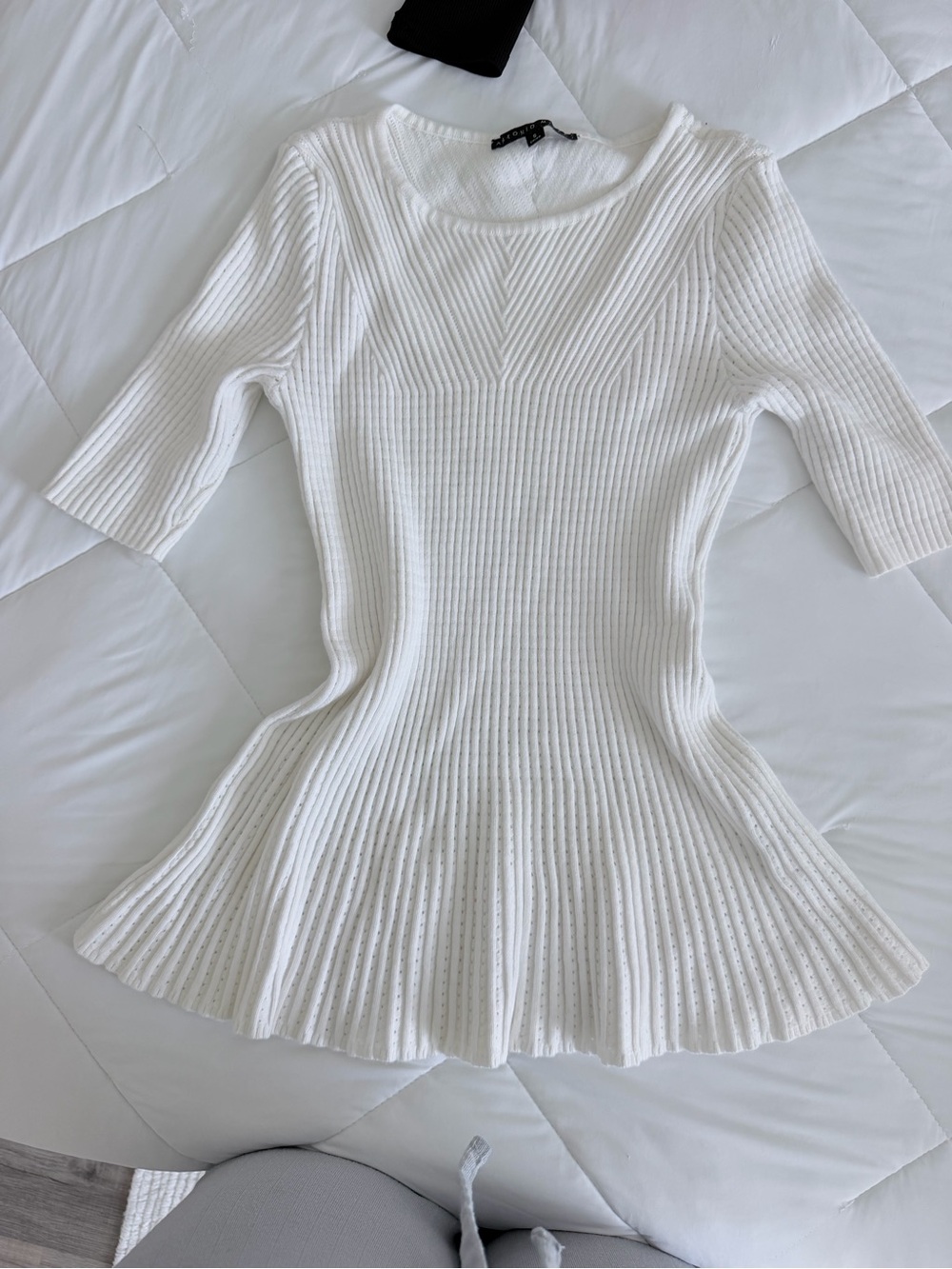 ANTONIO MELANI White Ribbed Knit Flared Short Sleeve Top